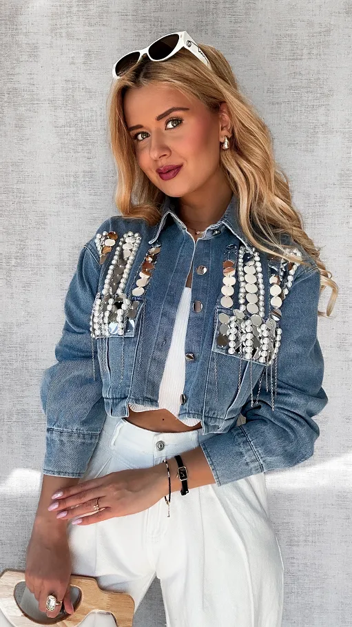 Modna krótka kurtka jeansowa KATANA zdobiona cekinami i perłami - P706