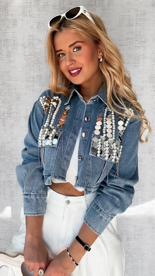 Modna krótka kurtka jeansowa KATANA zdobiona cekinami i perłami - P706