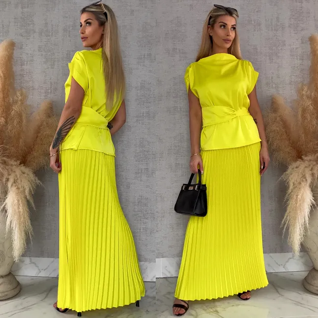Elegancki satynowy komplet bluzka + maxi spódnica plisowana ONE SIZE kanarkowy - R667