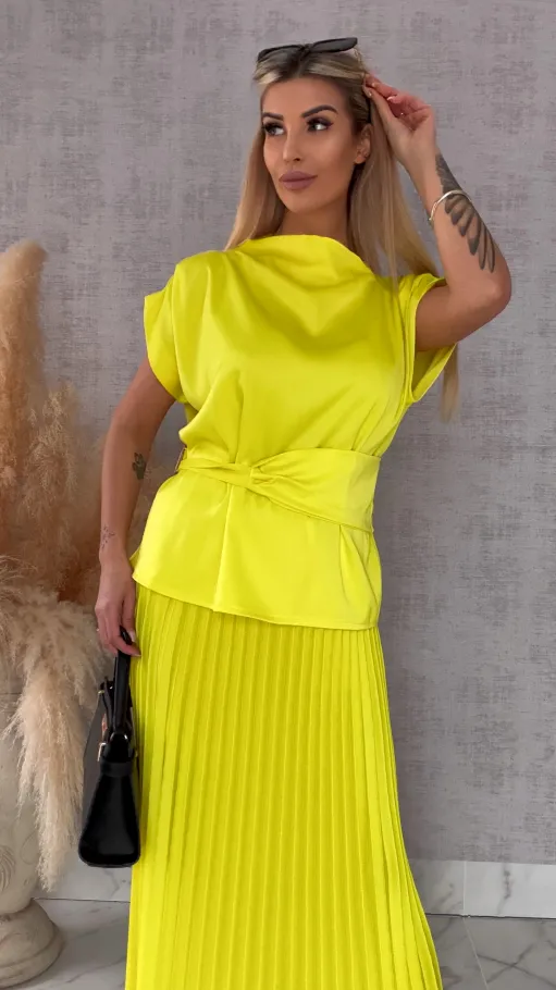 Elegancki satynowy komplet bluzka + maxi spódnica plisowana ONE SIZE kanarkowy - R667