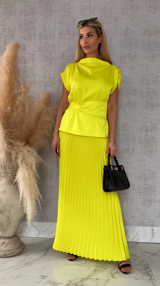 Elegancki satynowy komplet bluzka + maxi spódnica plisowana ONE SIZE kanarkowy - R667