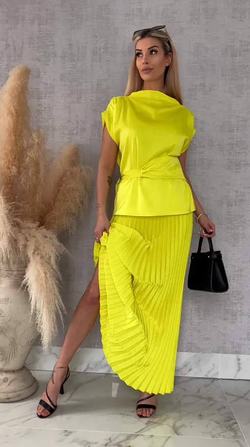 Elegancki satynowy komplet bluzka + maxi spódnica plisowana ONE SIZE kanarkowy - R667