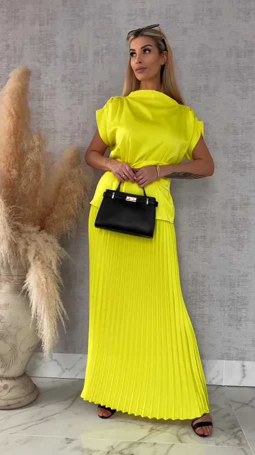 Elegancki satynowy komplet bluzka + maxi spódnica plisowana ONE SIZE kanarkowy - R667