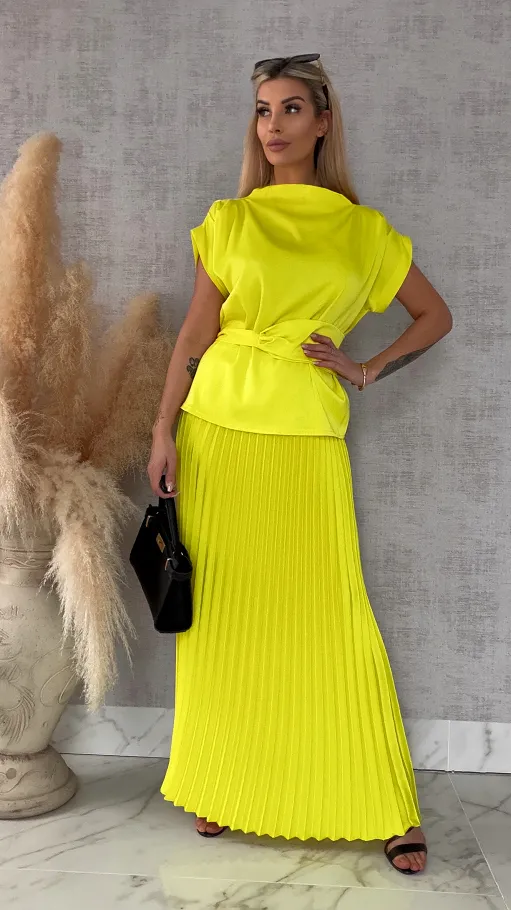 Elegancki satynowy komplet bluzka + maxi spódnica plisowana ONE SIZE kanarkowy - R667