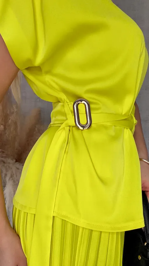 Elegancki satynowy komplet bluzka + maxi spódnica plisowana ONE SIZE kanarkowy - R667