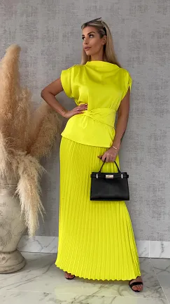 Elegancki satynowy komplet bluzka + maxi spódnica plisowana ONE SIZE kanarkowy - R667