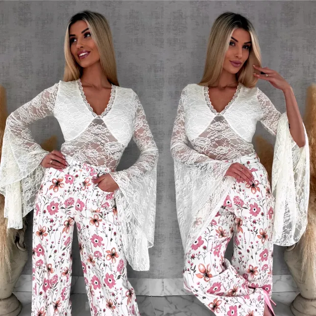 Koronkowa bluzka w szpic z dzwonkami ONE SIZE ecru - R683