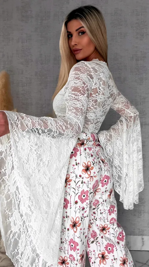 Koronkowa bluzka w szpic z dzwonkami ONE SIZE ecru - R683