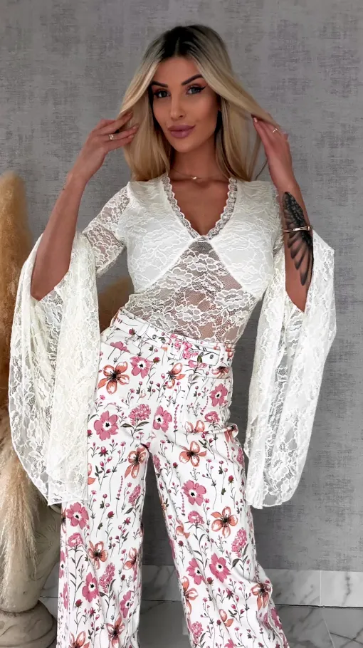 Koronkowa bluzka w szpic z dzwonkami ONE SIZE ecru - R683