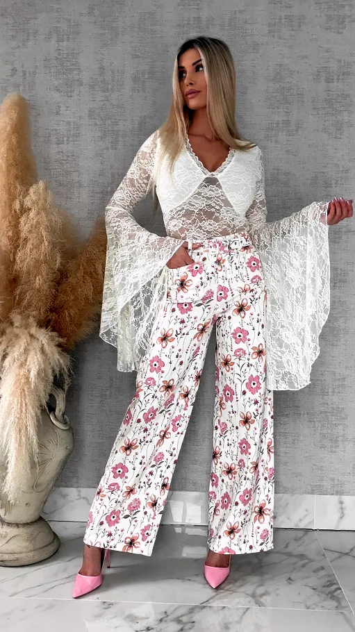 Koronkowa bluzka w szpic z dzwonkami ONE SIZE ecru - R683