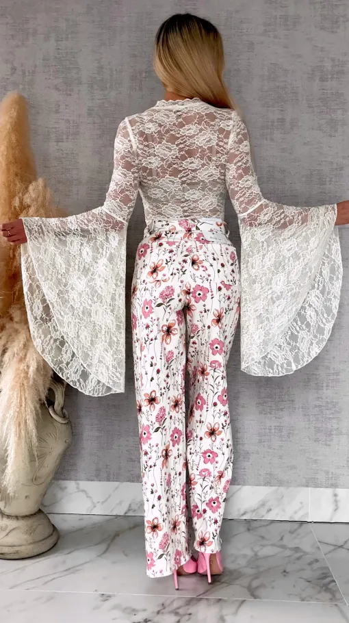 Koronkowa bluzka w szpic z dzwonkami ONE SIZE ecru - R683