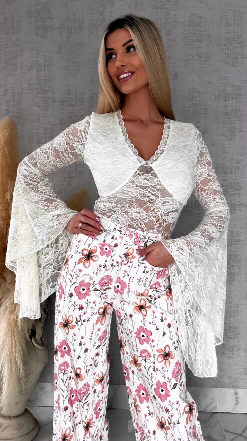 Koronkowa bluzka w szpic z dzwonkami ONE SIZE ecru - R683