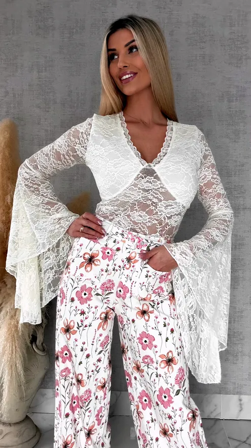 Koronkowa bluzka w szpic z dzwonkami ONE SIZE ecru - R683