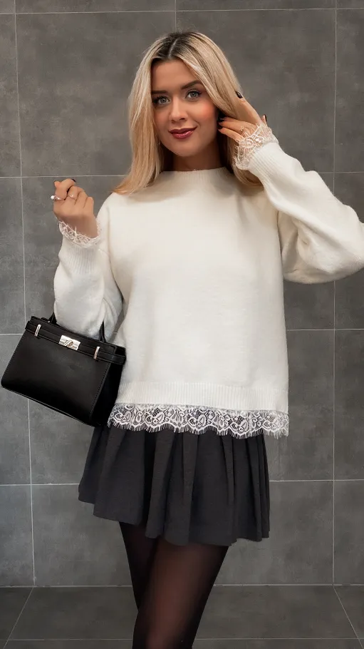 Elegancki sweter ECRU z koronką ONE SIZE - R338A