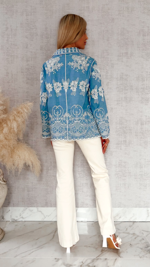 Miękka bawełniana koszula jeansowa w jasne hafty ONE SIZE - R932