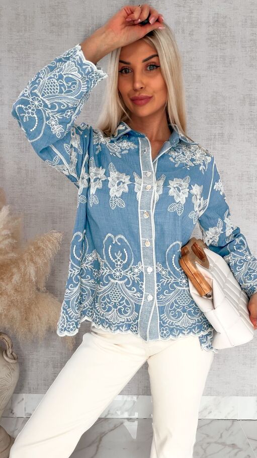 Miękka bawełniana koszula jeansowa w jasne hafty ONE SIZE - R932