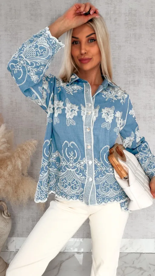 Miękka bawełniana koszula jeansowa w jasne hafty ONE SIZE - R932