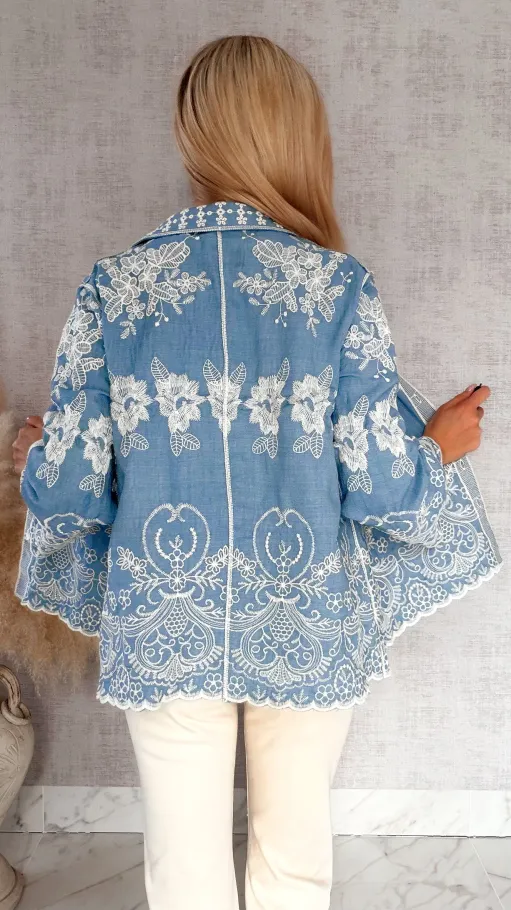 Miękka bawełniana koszula jeansowa w jasne hafty ONE SIZE - R932