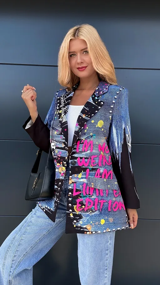Jesienna marynarka w jeansowy princie z bajkowym motywem OVERSIZE - R029