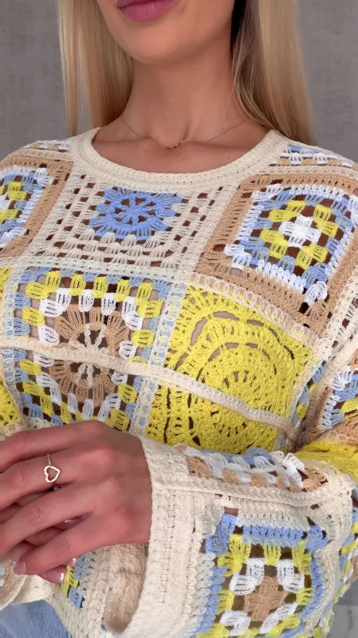 Wiosenny ażurowy sweterek w szydełkowym stylu KANARKOWY z niebieskim - R690C