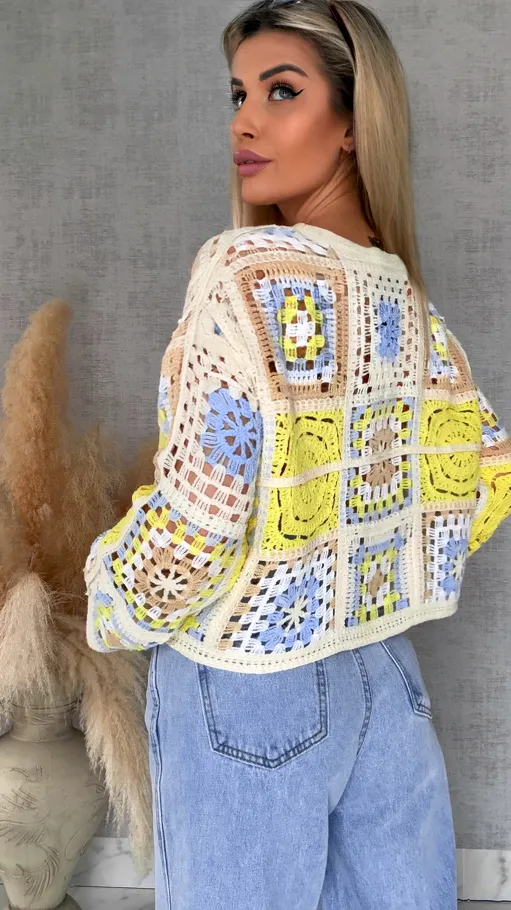 Wiosenny ażurowy sweterek w szydełkowym stylu KANARKOWY z niebieskim - R690C