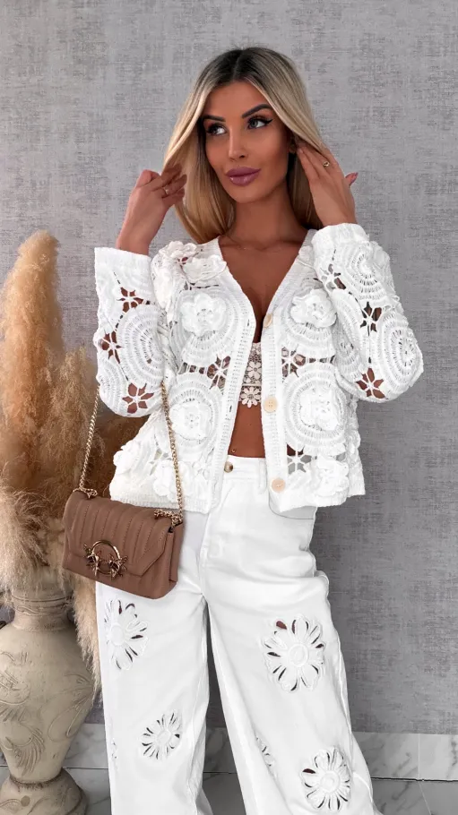 Ażurowy szydełkowy sweter z różami zapinany na guziki ONE SIZE ecru - R689