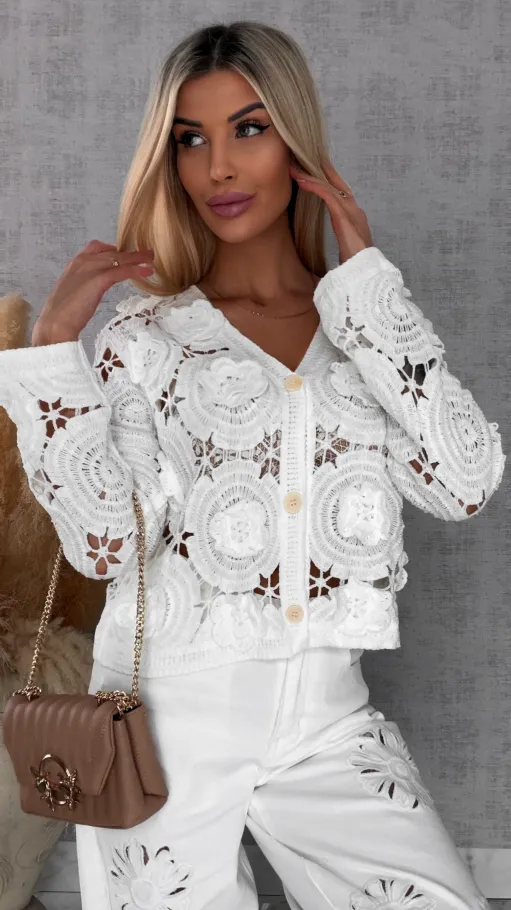 Ażurowy szydełkowy sweter z różami zapinany na guziki ONE SIZE ecru - R689