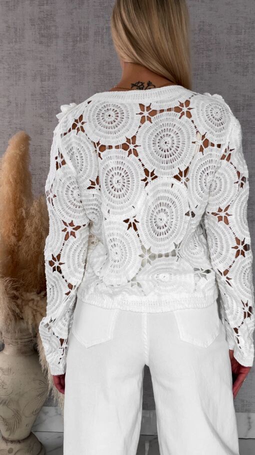Ażurowy szydełkowy sweter z różami zapinany na guziki ONE SIZE ecru - R689