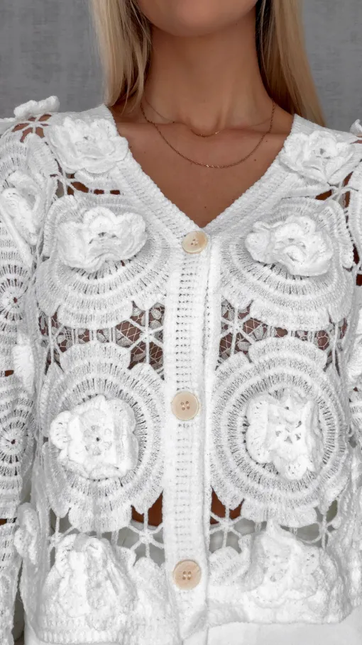 Ażurowy szydełkowy sweter z różami zapinany na guziki ONE SIZE ecru - R689