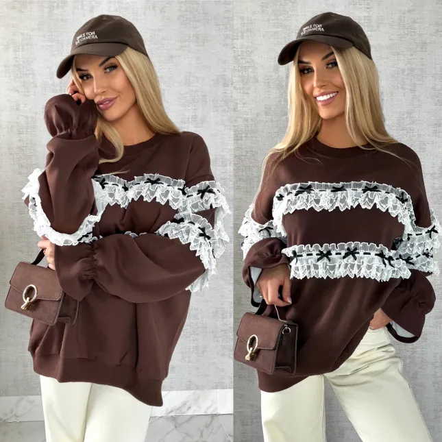 Bawełniana czekoladowa bluza oversize z białą koronką ONE SIZE - R499