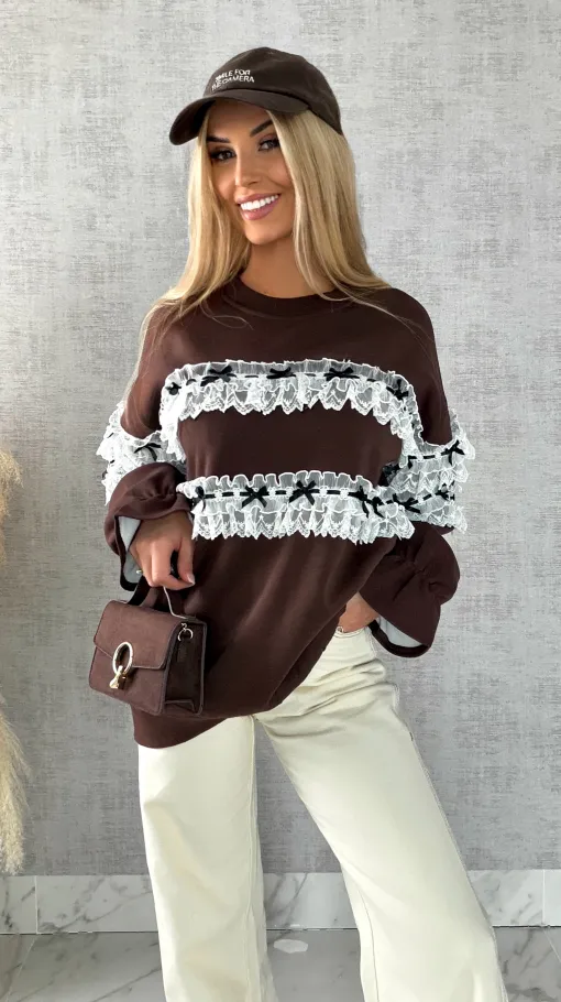 Bawełniana czekoladowa bluza oversize z białą koronką ONE SIZE - R499