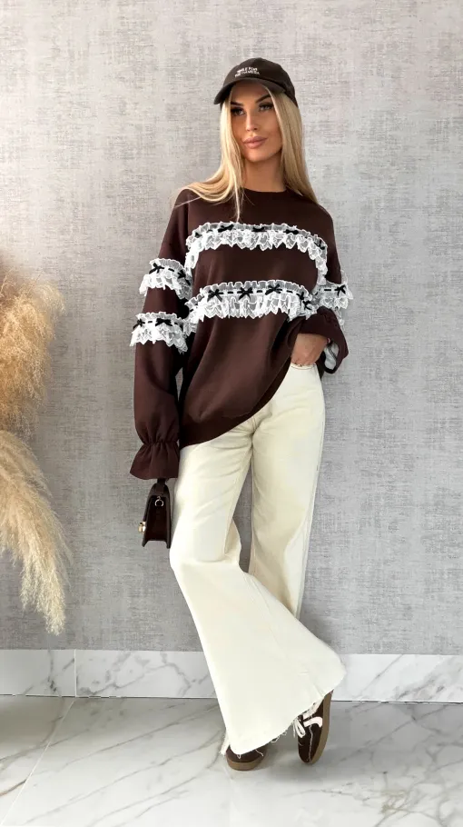 Bawełniana czekoladowa bluza oversize z białą koronką ONE SIZE - R499