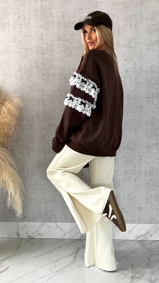 Bawełniana czekoladowa bluza oversize z białą koronką ONE SIZE - R499