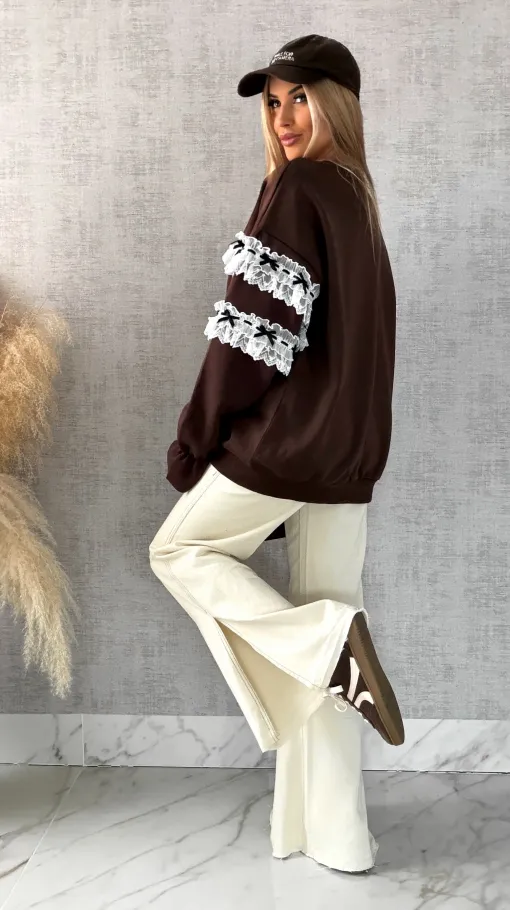Bawełniana czekoladowa bluza oversize z białą koronką ONE SIZE - R499