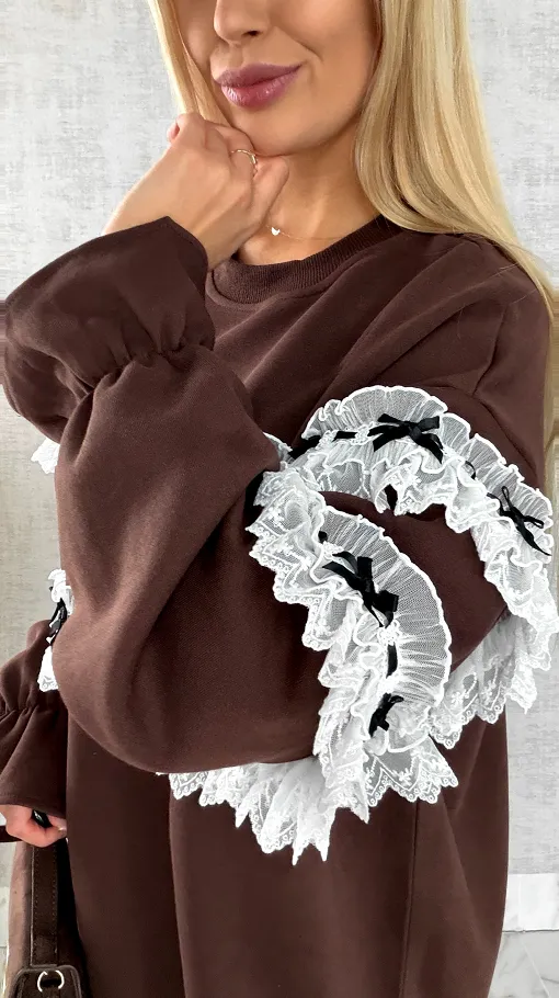 Bawełniana czekoladowa bluza oversize z białą koronką ONE SIZE - R499