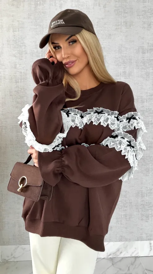 Bawełniana czekoladowa bluza oversize z białą koronką ONE SIZE - R499