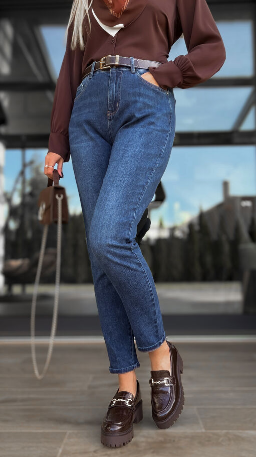 Super elastyczne spodnie jeansowe MOM FIT z paskiem - R132