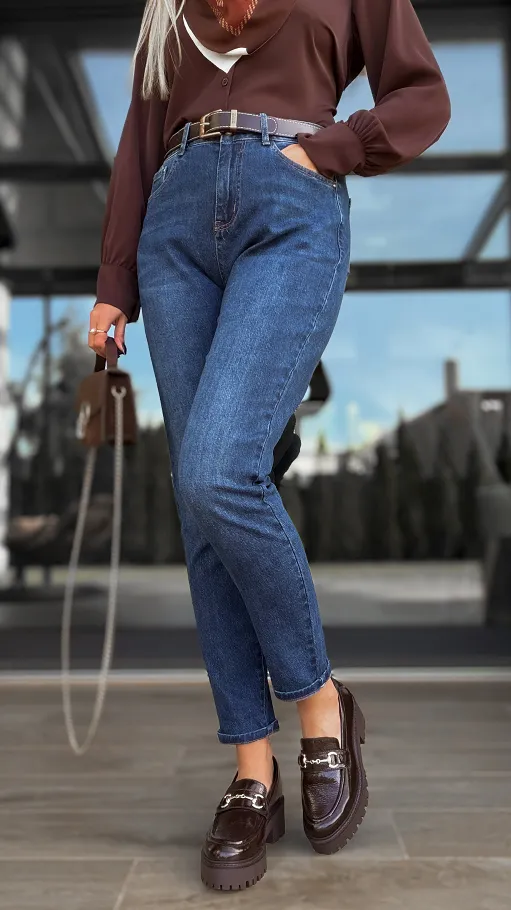 Super elastyczne spodnie jeansowe MOM FIT z paskiem - R132