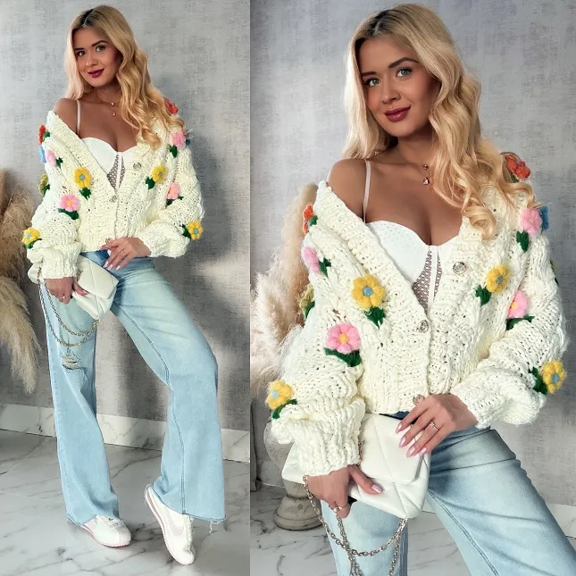 Ekskluzywny grubo pleciony sweter w kolorowe kwiaty ONE SIZE - R414