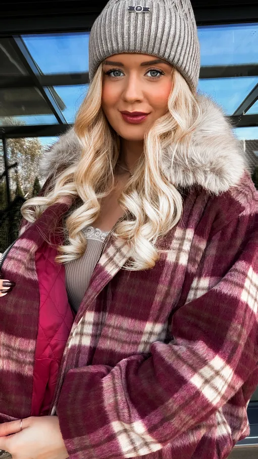 Modowa kurtka flanelowa w bordową kratę z futerkiem ONE SIZE - R248A