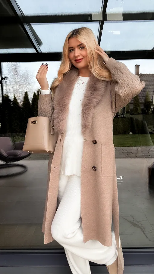 Świetny beżowy kardigan z futerkiem i wiązaniem ONE SIZE - R322A