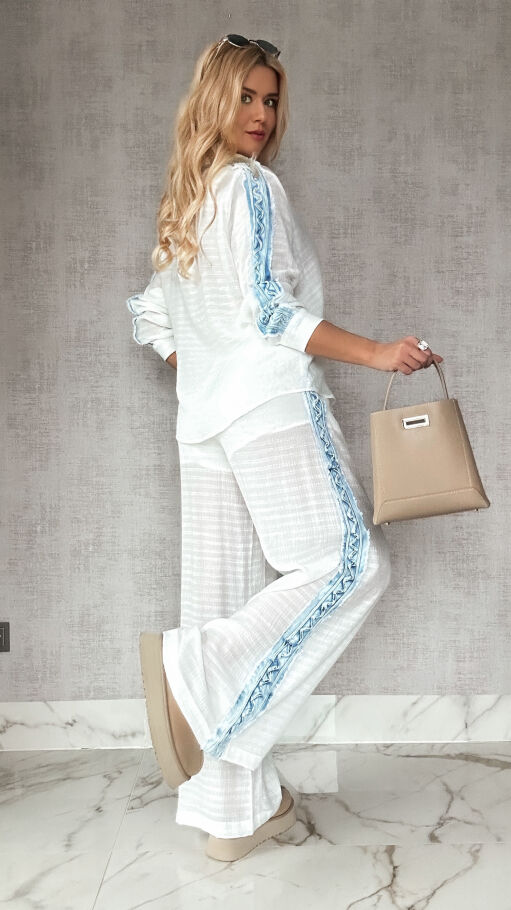 Biały wiosenny komplet MGIEŁKA z jeansowym lampasem - R567