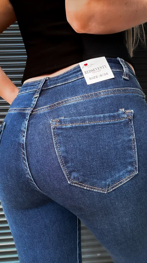 Niebieskie elastyczne spodnie jeansowe RURKI ze złotymi guzikami - R236