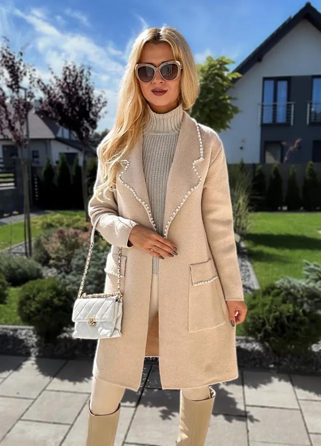 Elegancki jesienny kardigan a la płaszcz zdobiony perełkami BEŻOWY - M225