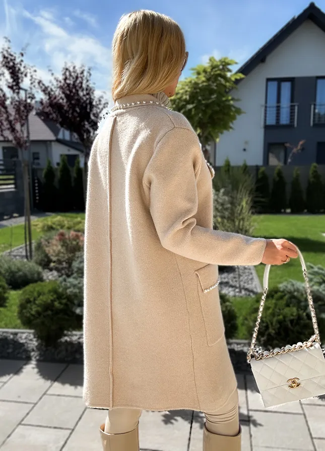 Elegancki jesienny kardigan a la płaszcz zdobiony perełkami BEŻOWY - M225