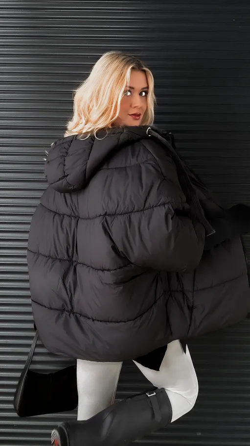 Luźna zimowa kurtka z kapturem i ściągaczami ONE SIZE black - R312