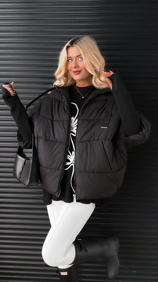 Luźna zimowa kurtka z kapturem i ściągaczami ONE SIZE black - R312