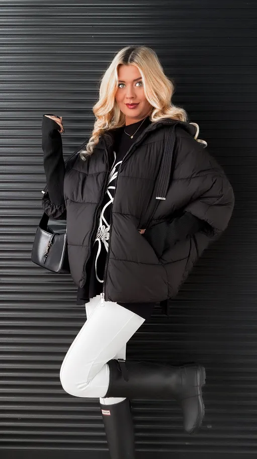 Luźna zimowa kurtka z kapturem i ściągaczami ONE SIZE black - R312