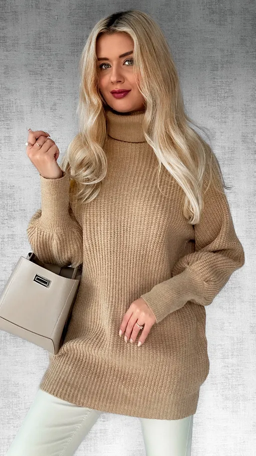 Luźny sweter TUNIKA z golfem OVERSIZE beżowy - N809A
