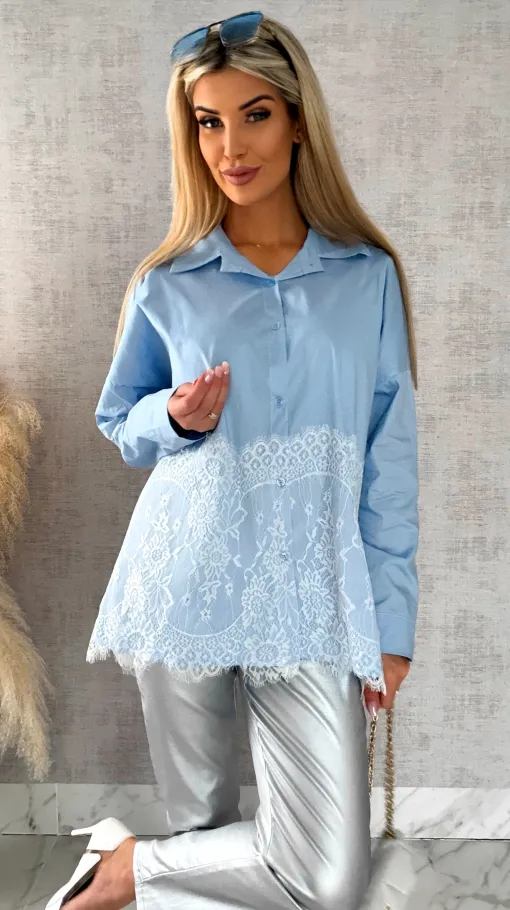 Bawełniana pastelowa koszula z białą koronką ONE SIZE blue - R526